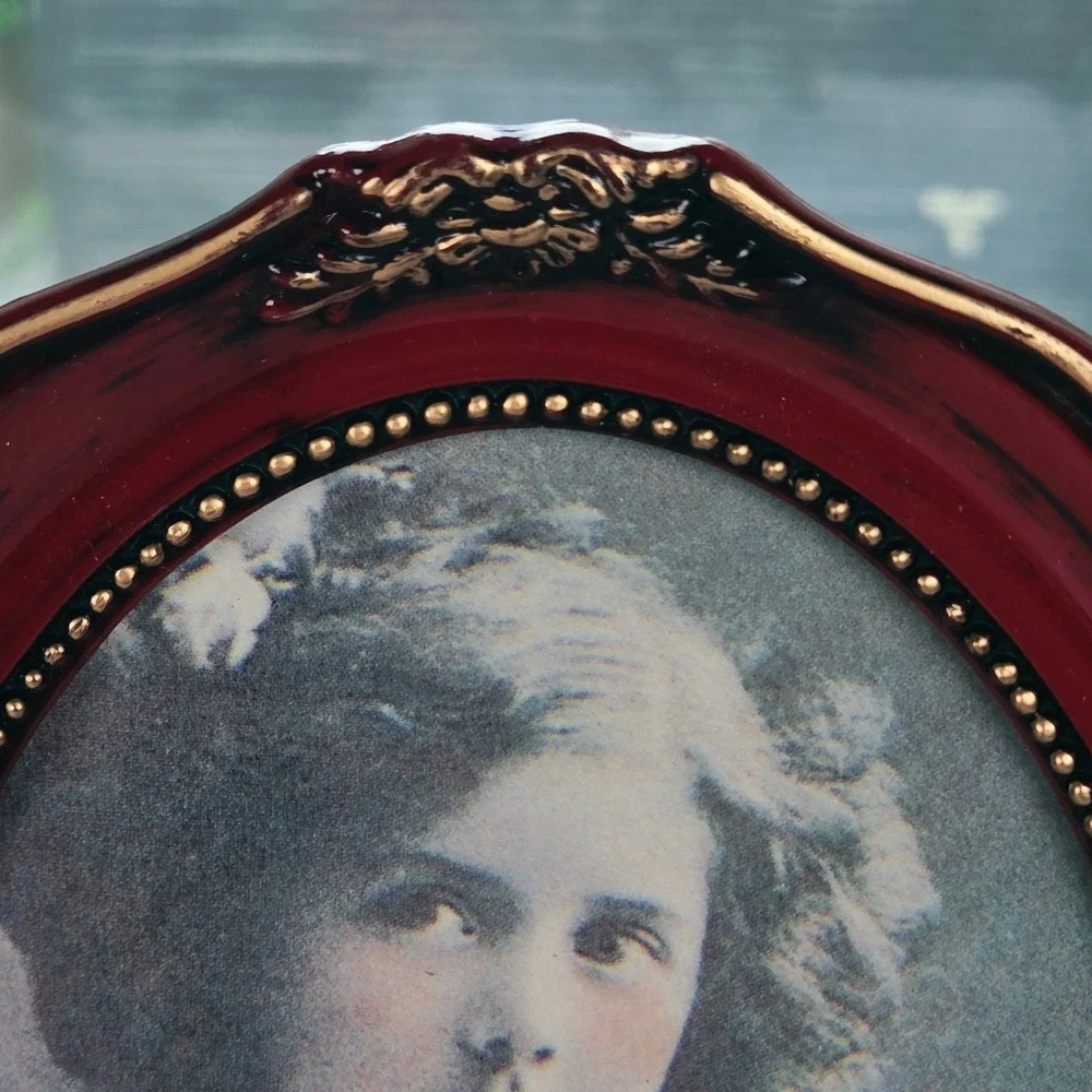 Vintage‎ Style Oval Burgundy Gold Ornate Picture Frame Victorian Child Portrait